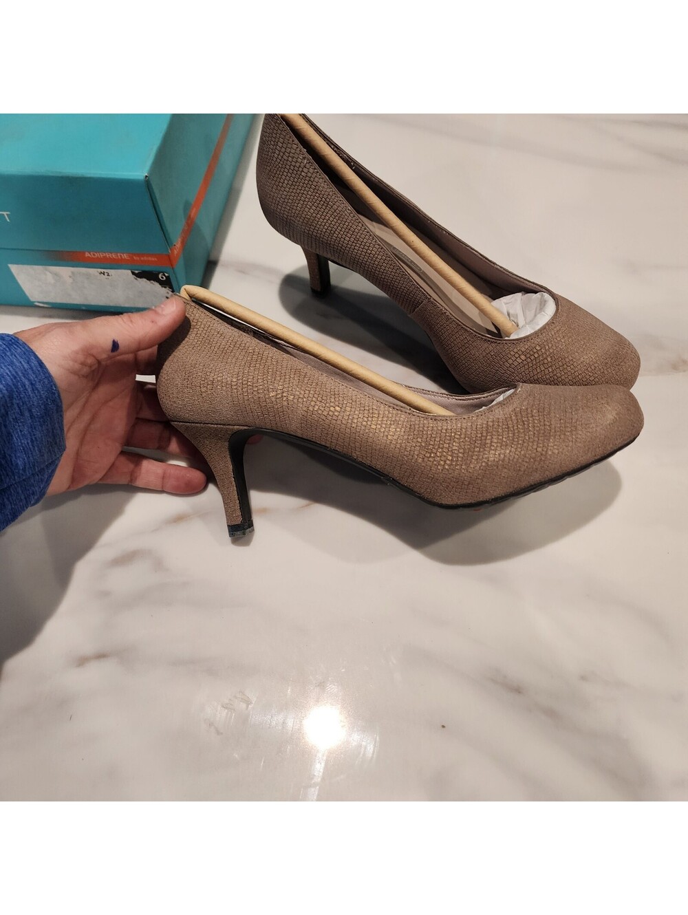 New Rockport Taupe Textured Suede Pumps Women’s Size 6 High Heels